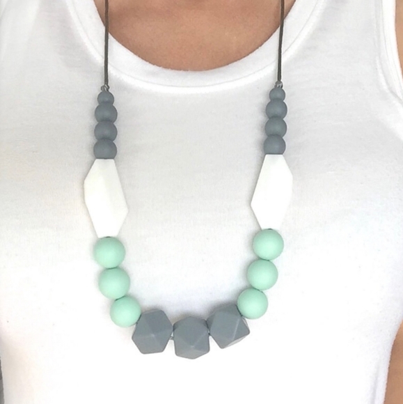 Teether Necklace for Moms & Babies - Picture 7 of 9